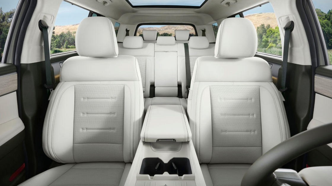 Choose from a variety of seat structures - 7-seats - in