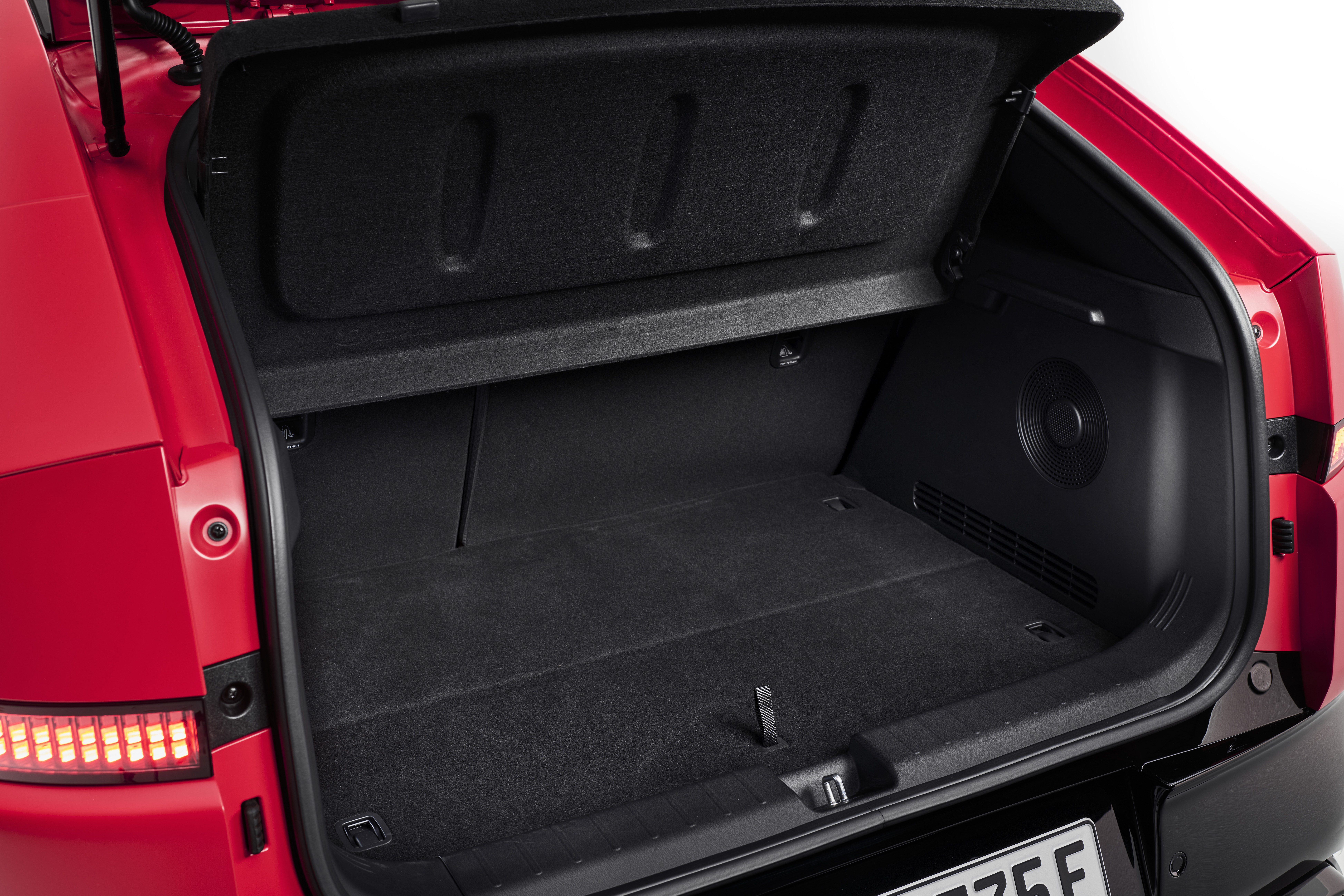 Hyundai Motor Europe представляє IONIQ 3: Aero Hatch нового покоління, що піднімає на новий рівень технології електроавтомобілів задля простоти, місткості та інтуїтивності водіння | Богдан-Авто Харків - фото 18