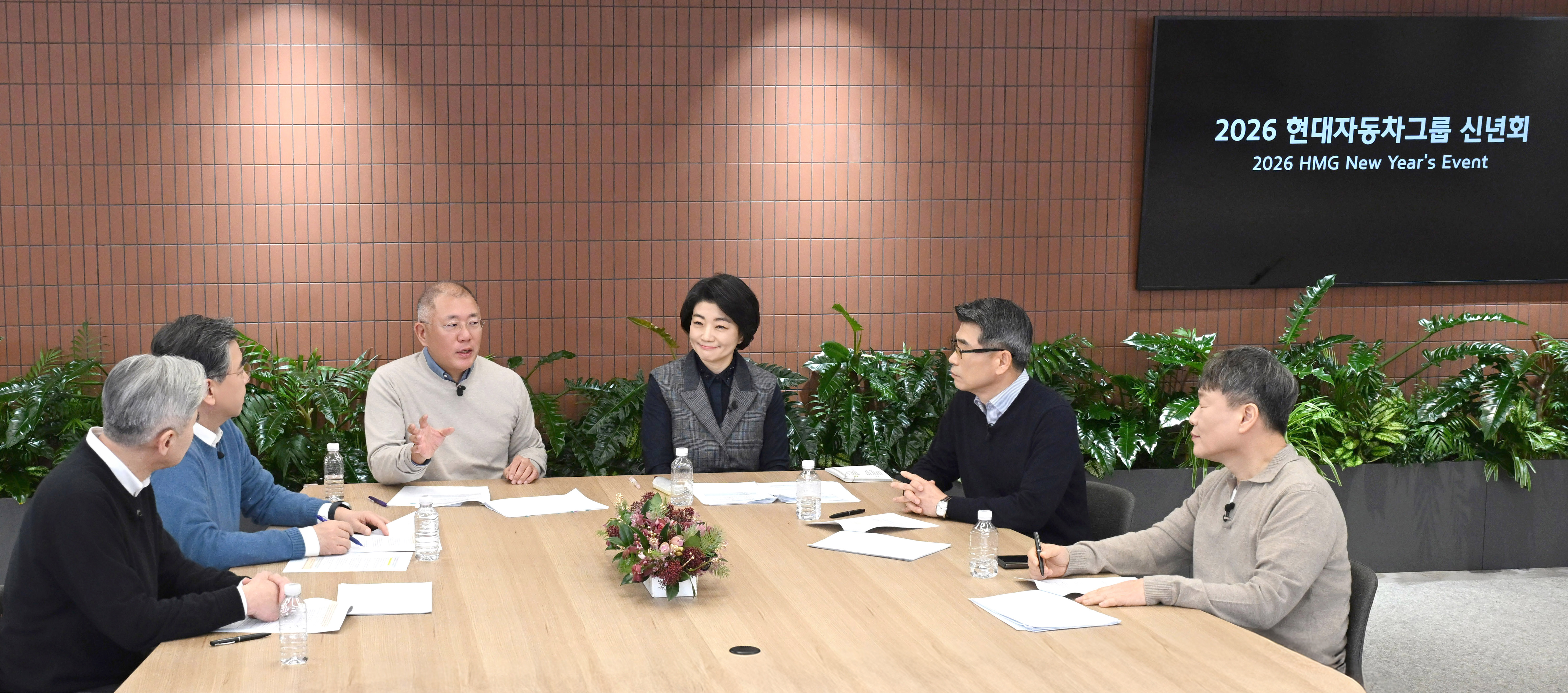 Голова Правління Hyundai Motor Group Чон Ійсон презентував бачення компанії на 2026 рік: клієнтоорієнтована трансформація та співпраця в екосистемі на основі штучного інтелекту | Богдан-Авто Харків - фото 7