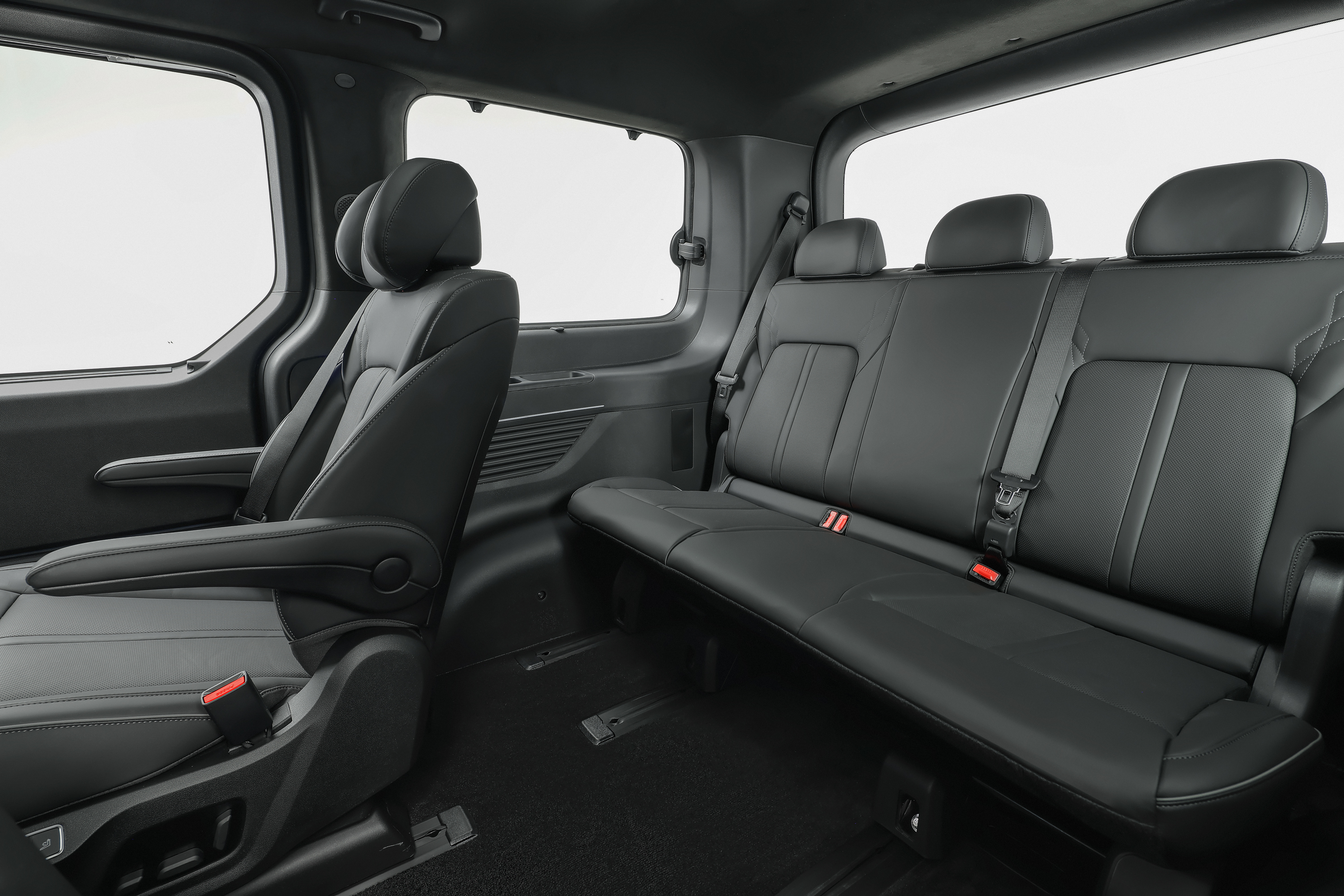 Hyundai STARIA Electric дебютує, встановлюючи новий стандарт просторової, щоденної мобільності з нульовими викидами | Хюндай Мотор Україна - фото 9